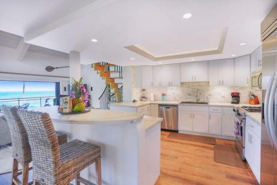 Kitchen or kitchenette, Dining area, dishwasher, oven, stove