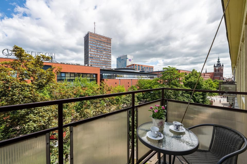 Balcony/Terrace, City view, Street view