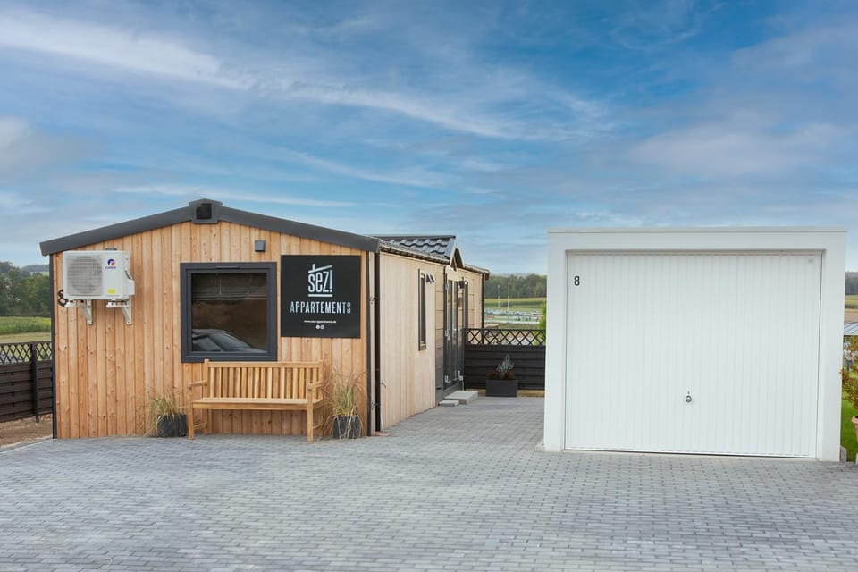 Property building, Facade/entrance, Parking