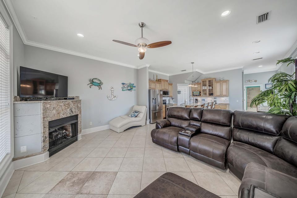Deja Blue by Sand Seeker Vacations House in Lower Grand Lagoon