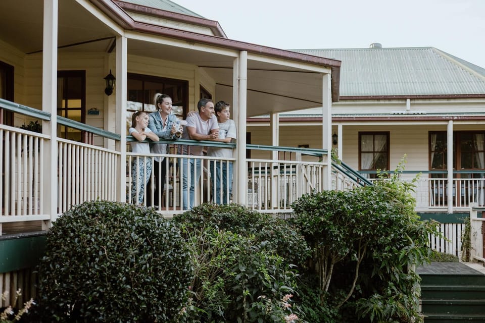 Grand Queenslander for Large Groups 5 mins to Maleny and Montville House in Balmoral Ridge