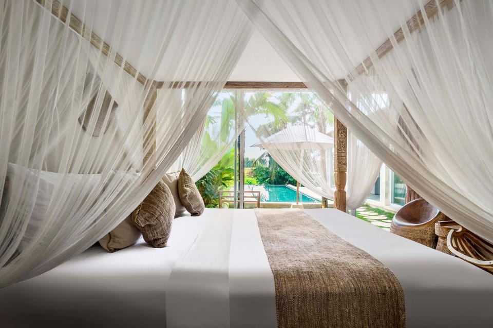 Bed, Bedroom, Pool view