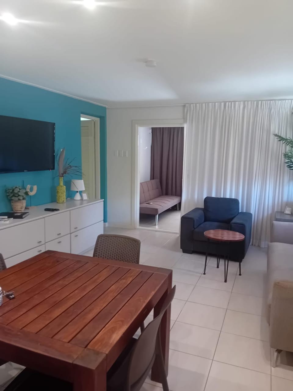 TV and multimedia, Living room, Photo of the whole room, Seating area, Dining area