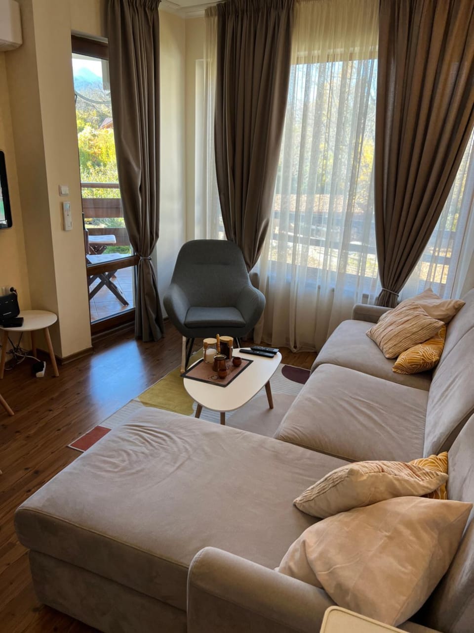 TV and multimedia, Coffee/tea facilities, internet, air conditioner