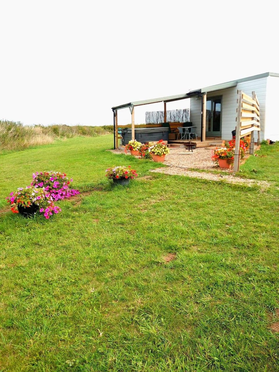 Beautiful Wooden tiny house, Glamping cabin with hot tub 3 Cabin in Bassetlaw District