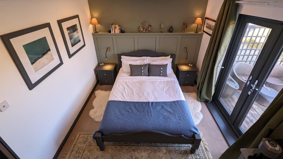 Bed, Decorative detail, Bedroom