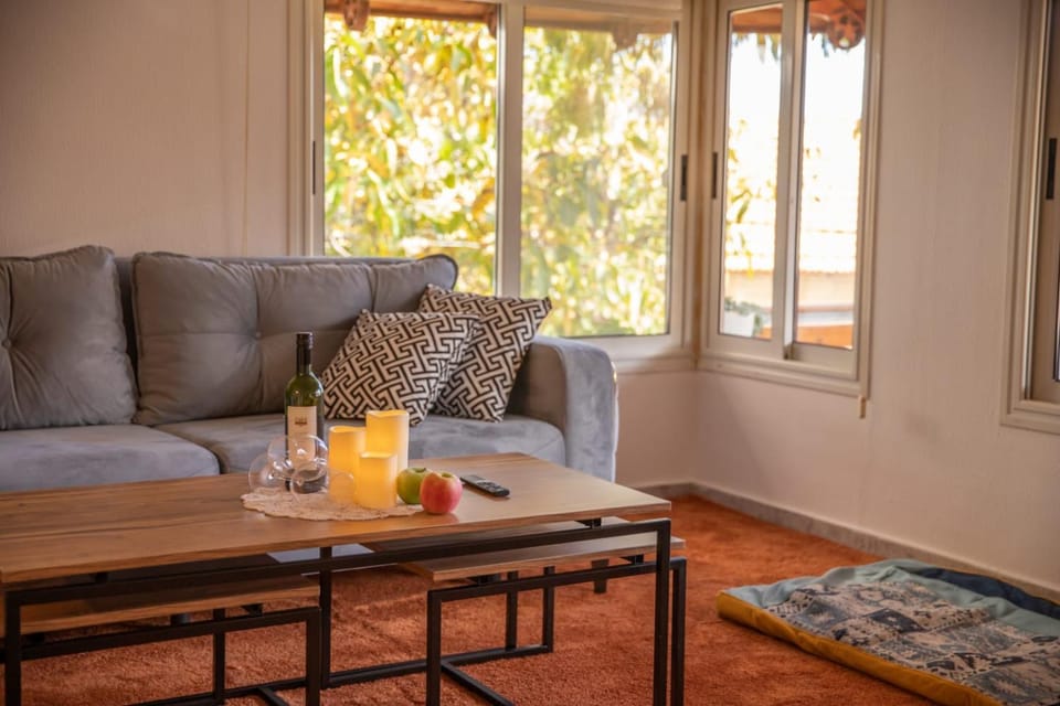 Living room, Seating area, Drinks