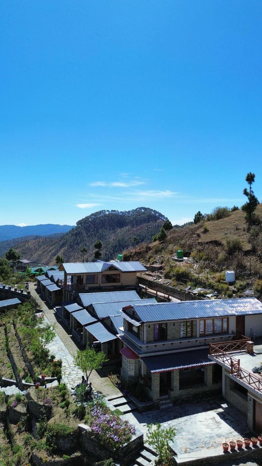 Meraki Huts Hotel in Uttarakhand