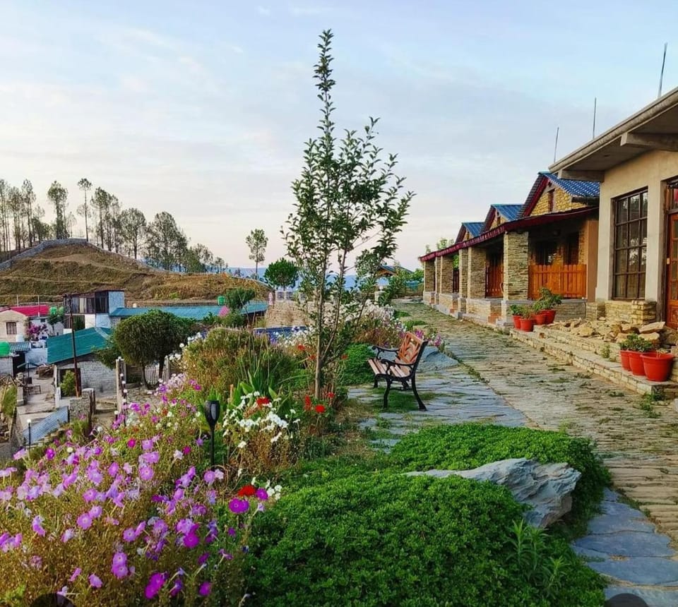 Meraki Huts Hotel in Uttarakhand
