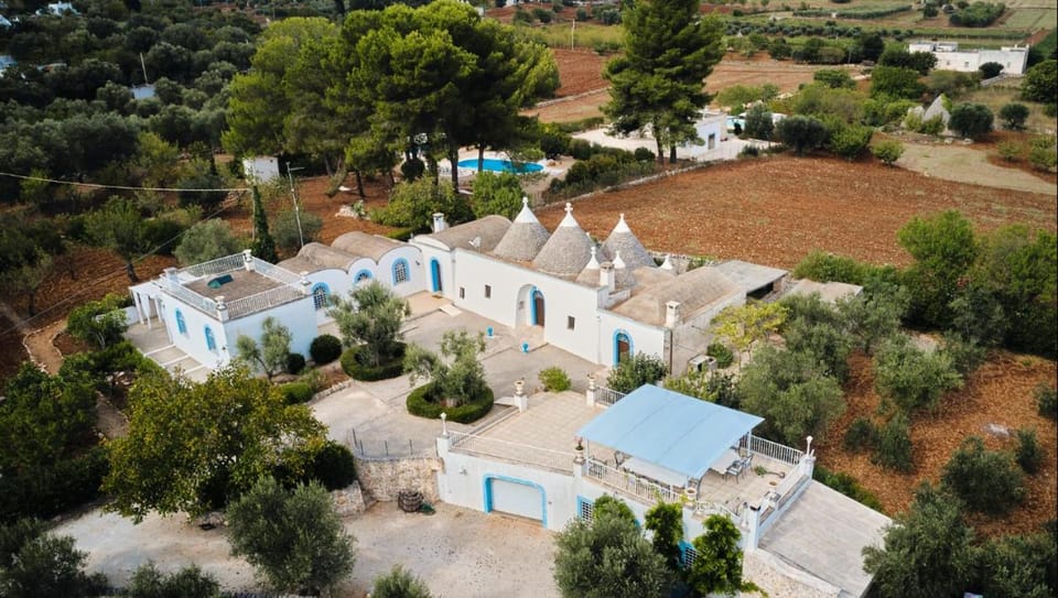 Property building, Natural landscape, Bird's eye view, Landmark view, Pool view, Swimming pool