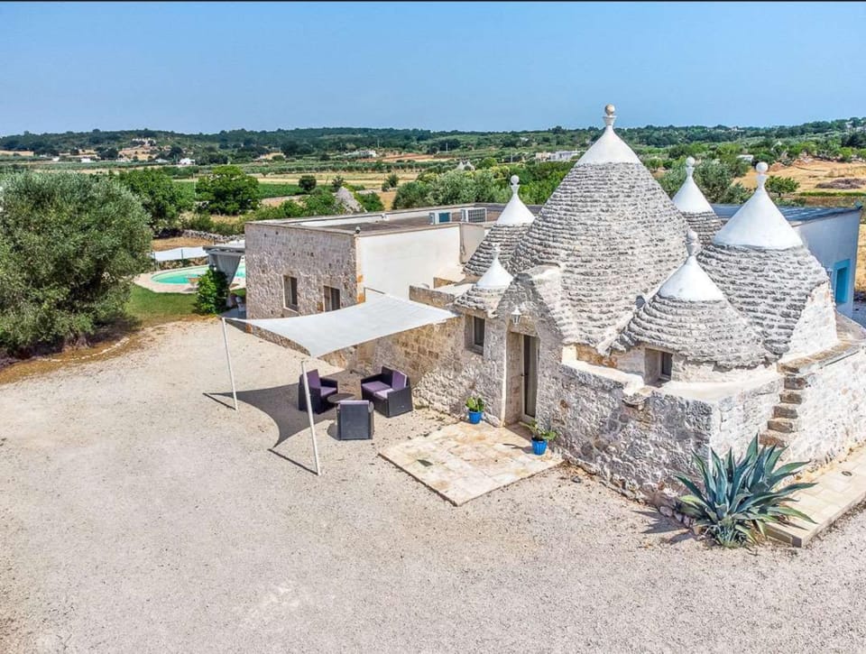 Property building, Day, Natural landscape, Landmark view