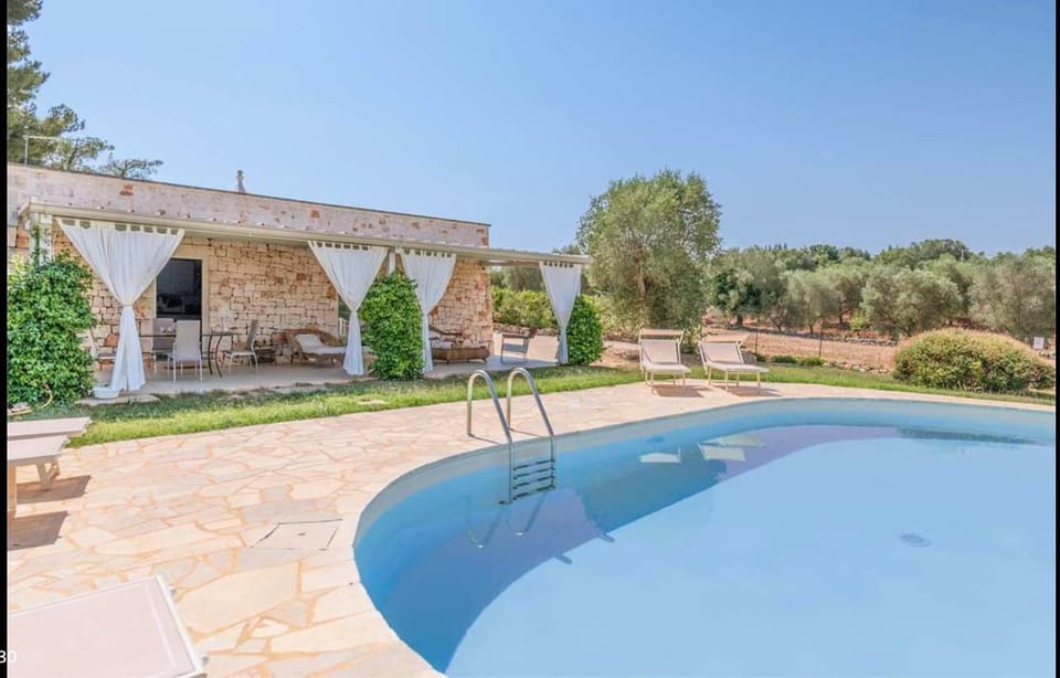 Property building, Garden, Garden view, Pool view, Swimming pool, sunbed