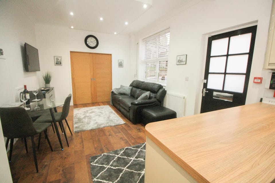 Seating area, Dining area