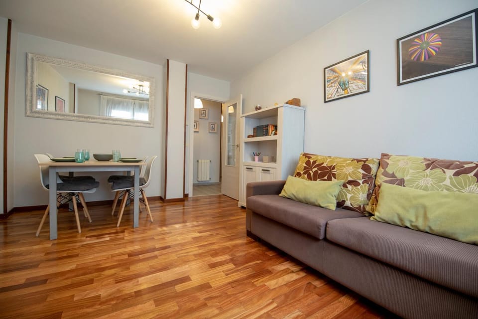 Living room, Dining area, internet