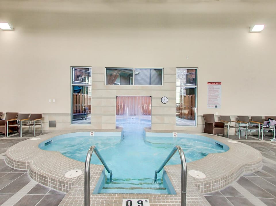 Hot Tub, Swimming pool