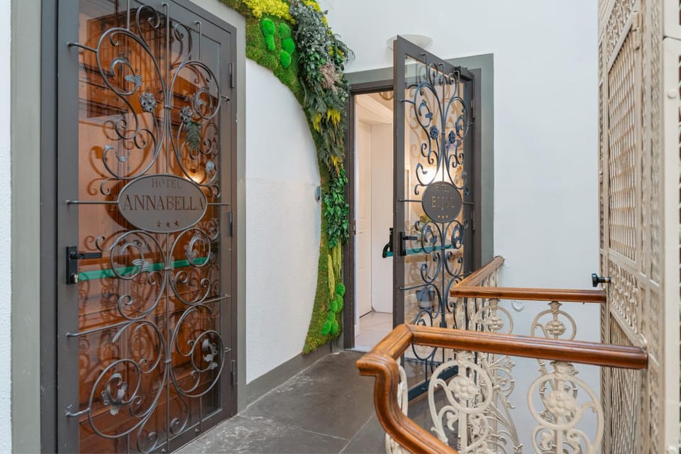 Facade/entrance, Decorative detail