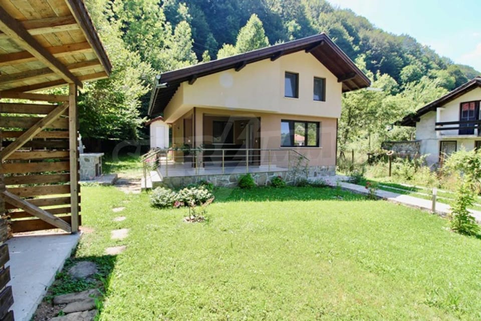 Property building, Facade/entrance, Garden