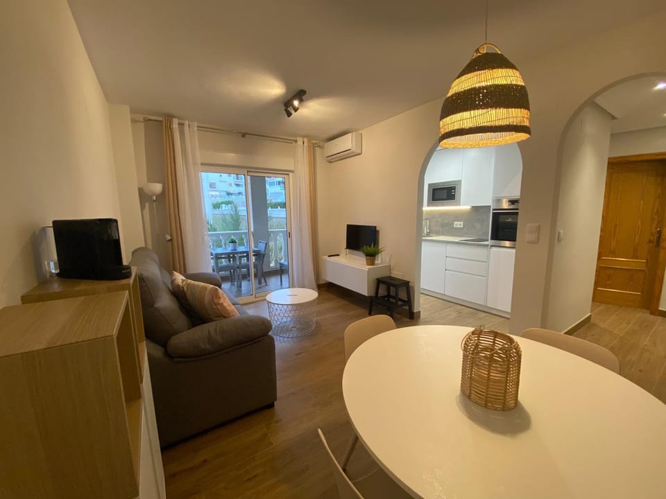 TV and multimedia, Coffee/tea facilities, Dining area, kitchen, air conditioner