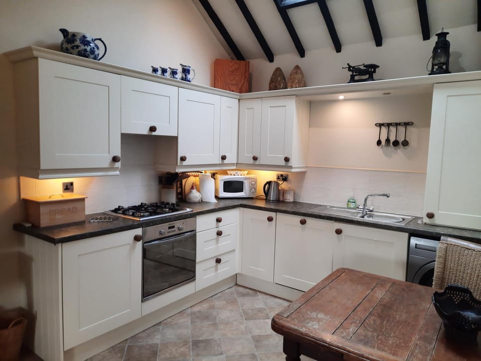 The Shippon, Parc yr Odyn, Pentraeth, Anglesey LL75 8UL House in Wales