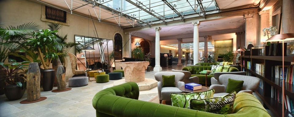 Library, Lobby or reception