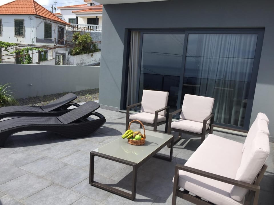 Balcony/Terrace, sunbed