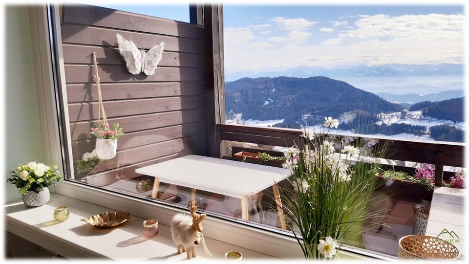 Balcony/Terrace, Mountain view