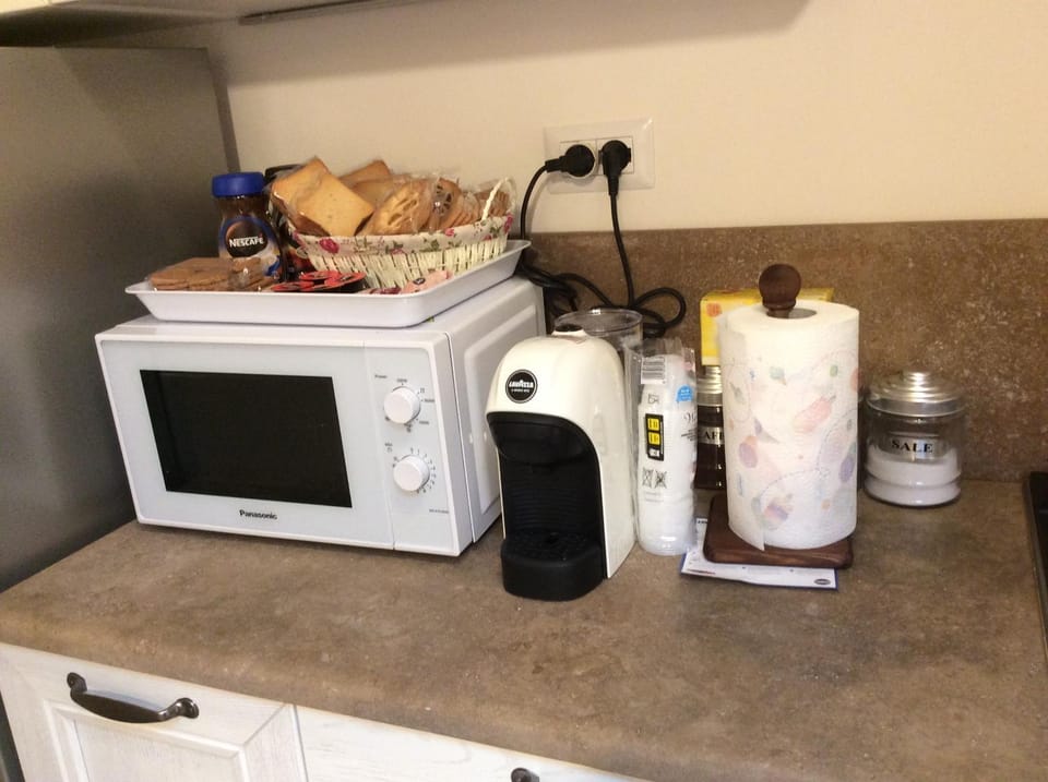 Coffee/tea facilities, minibar