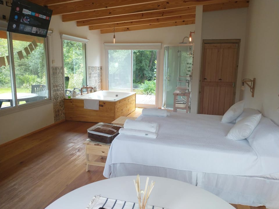 Bed, Massage, Sauna, Solarium, Steam room, Spa and wellness centre/facilities, Photo of the whole room, Bedroom, Garden view, Garden view, Swimming pool