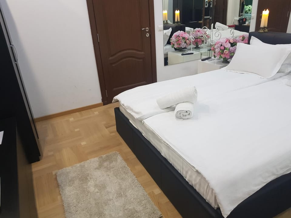 Mirrors Room Mega Mall National Arena Apartment in Bucharest