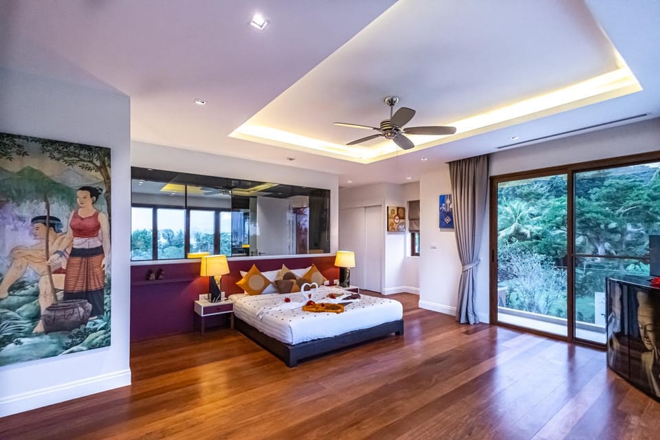 Photo of the whole room, Bedroom
