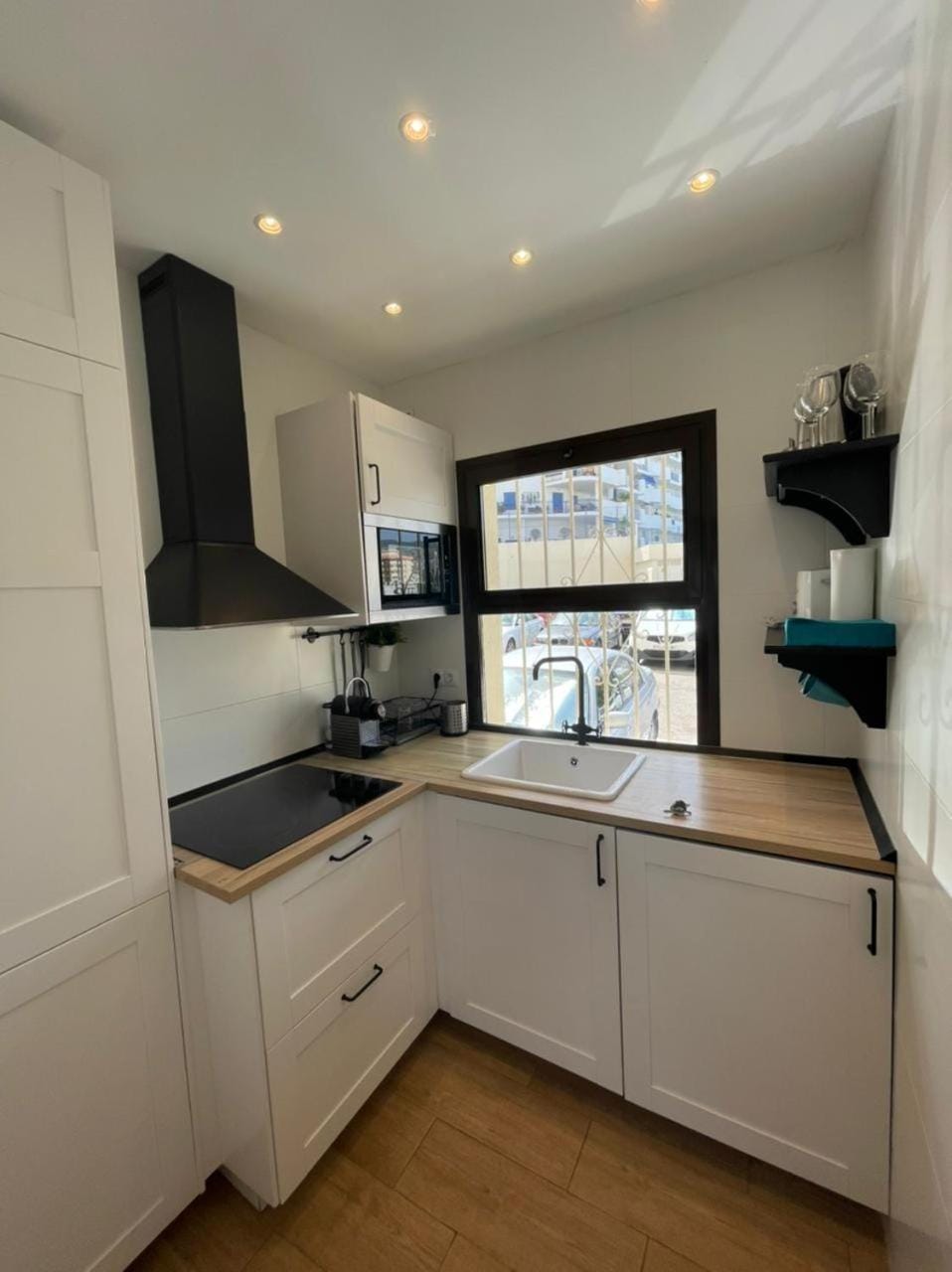 Kitchen or kitchenette, Communal kitchen