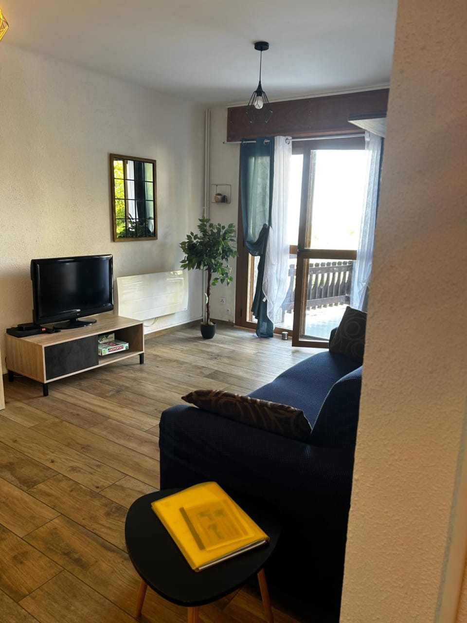 Appartement rénové, Terrasse 20 m2 Vue montagne WIFI Apartment in Bolquère