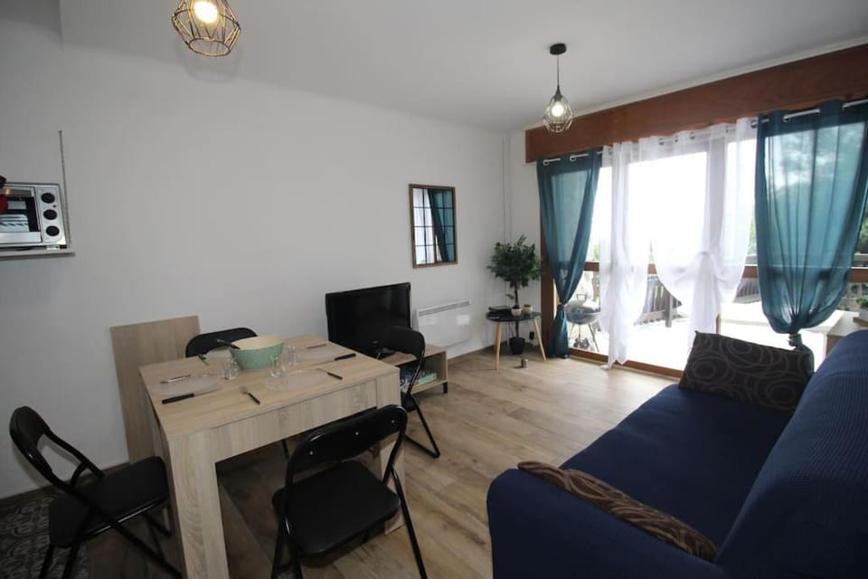 TV and multimedia, Living room, Dining area