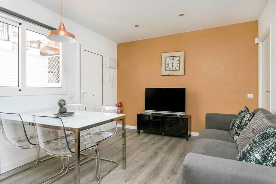 Cozy&new With Terrace Apartment in L'Hospitalet de Llobregat