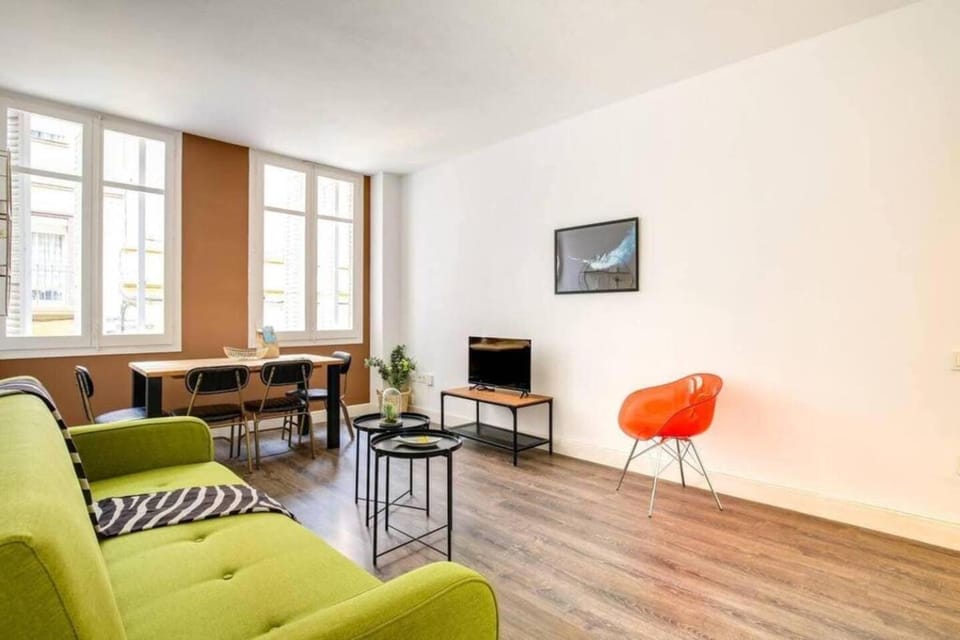 Colorful With Cozy Terrace In Gracia Apartment in Barcelona