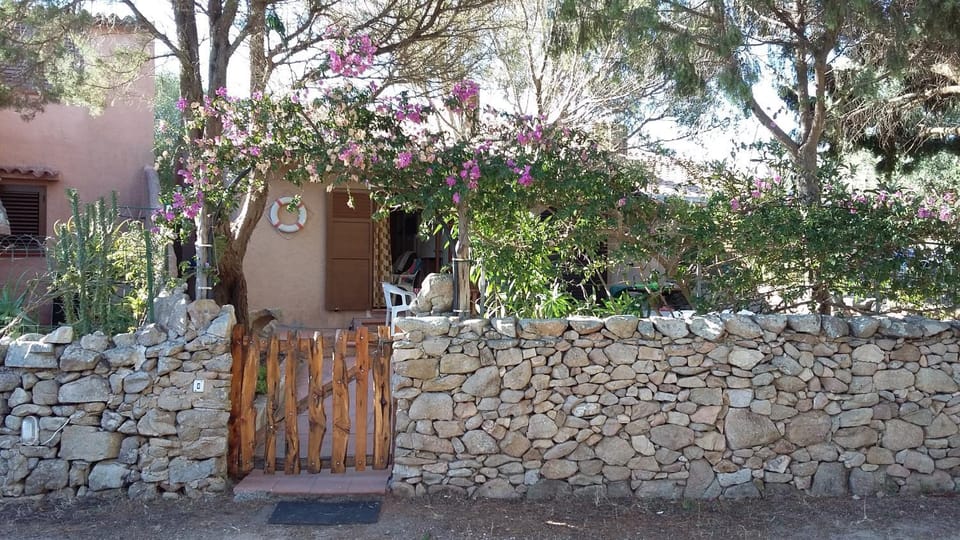 Facade/entrance, Garden