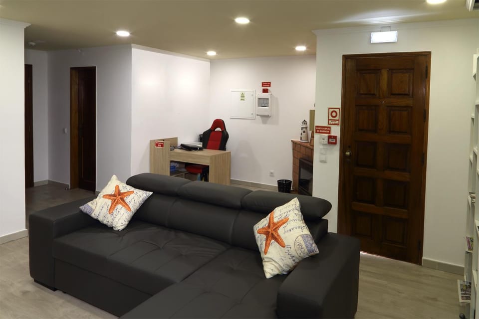 Communal lounge/ TV room, Library