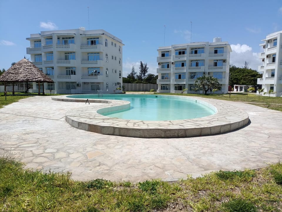 Swimming pool, Swimming pool