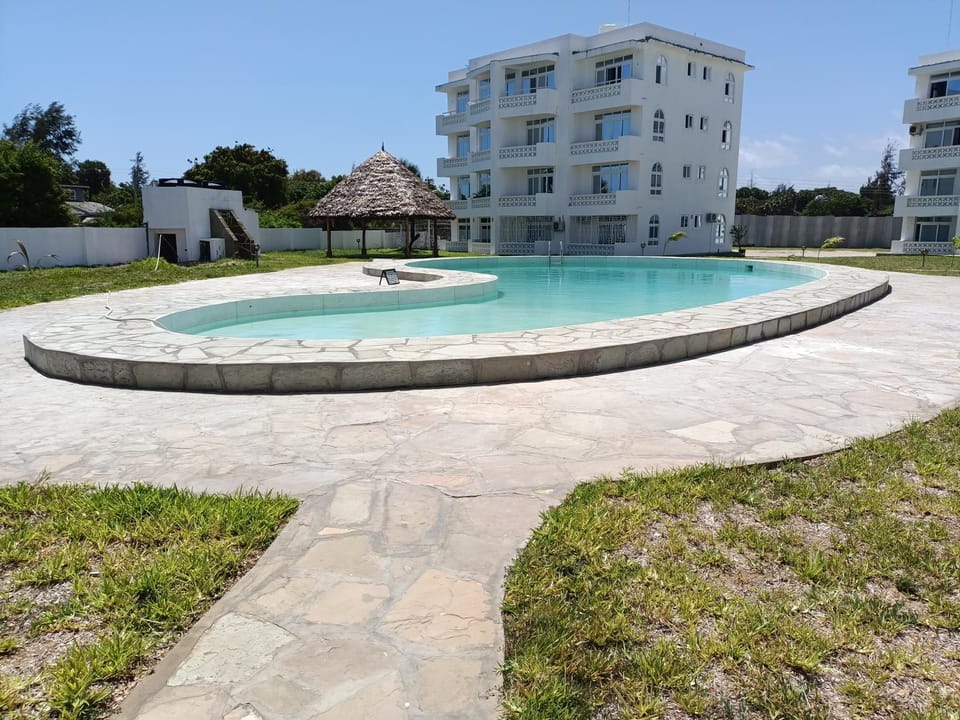 Swimming pool, Swimming pool