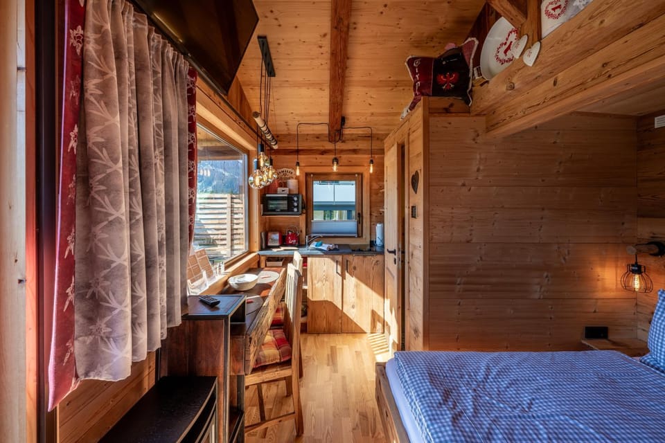 Bed, Photo of the whole room, Dining area, kitchen