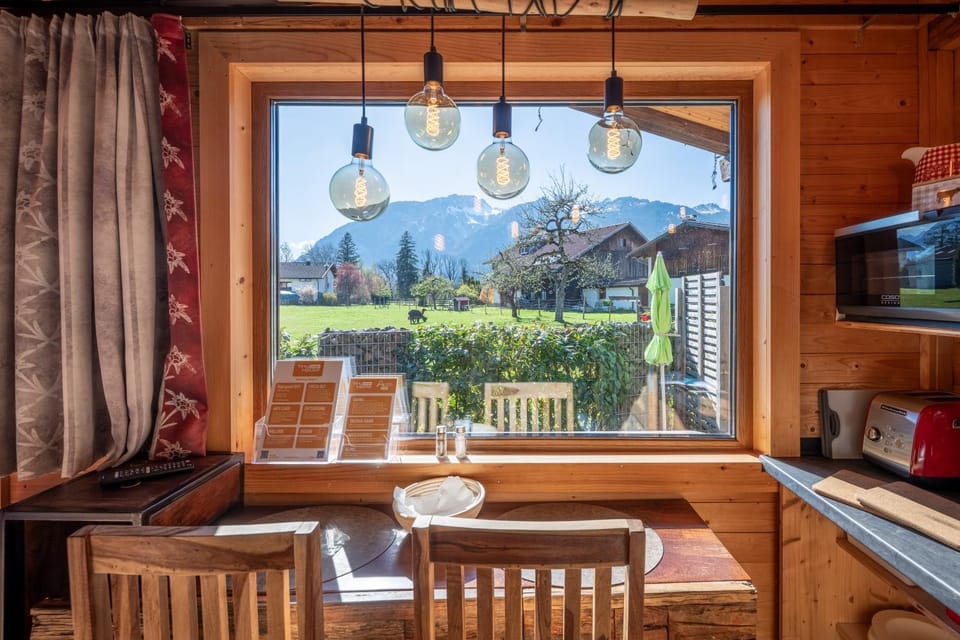 Kitchen or kitchenette, Dining area, Mountain view