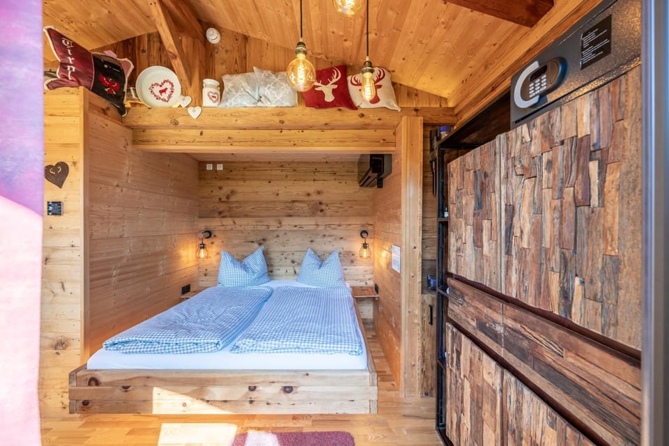 Bed, Photo of the whole room, towels