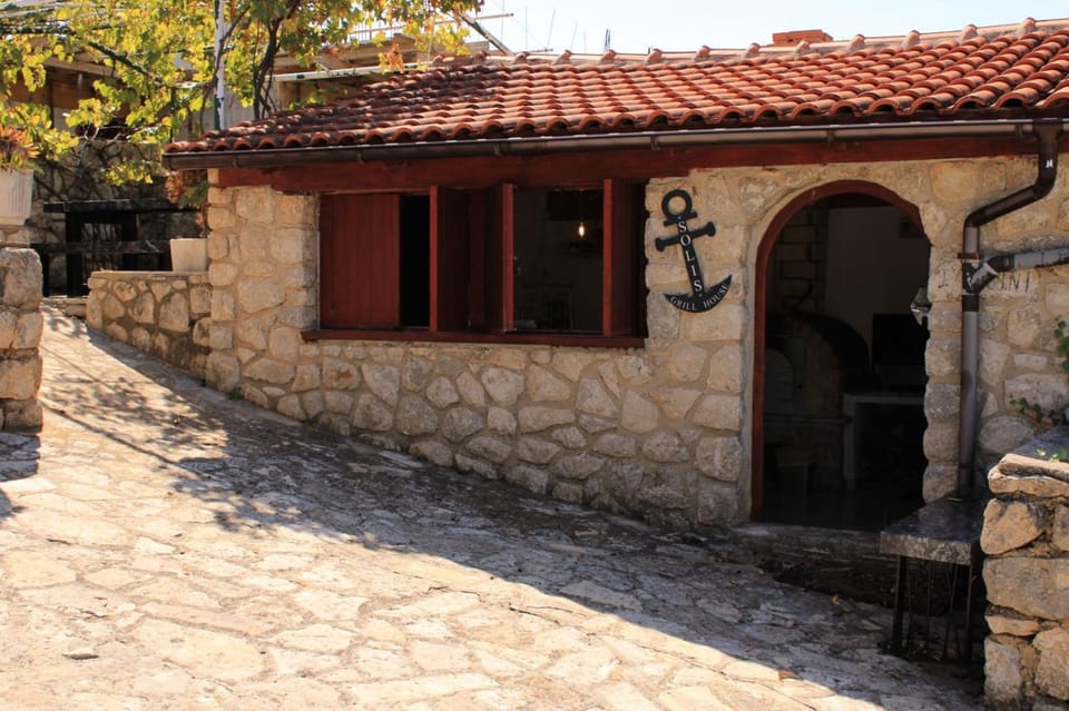 Apartments Solis, 50 m from the sea - Jakišnica Apartment in Lun