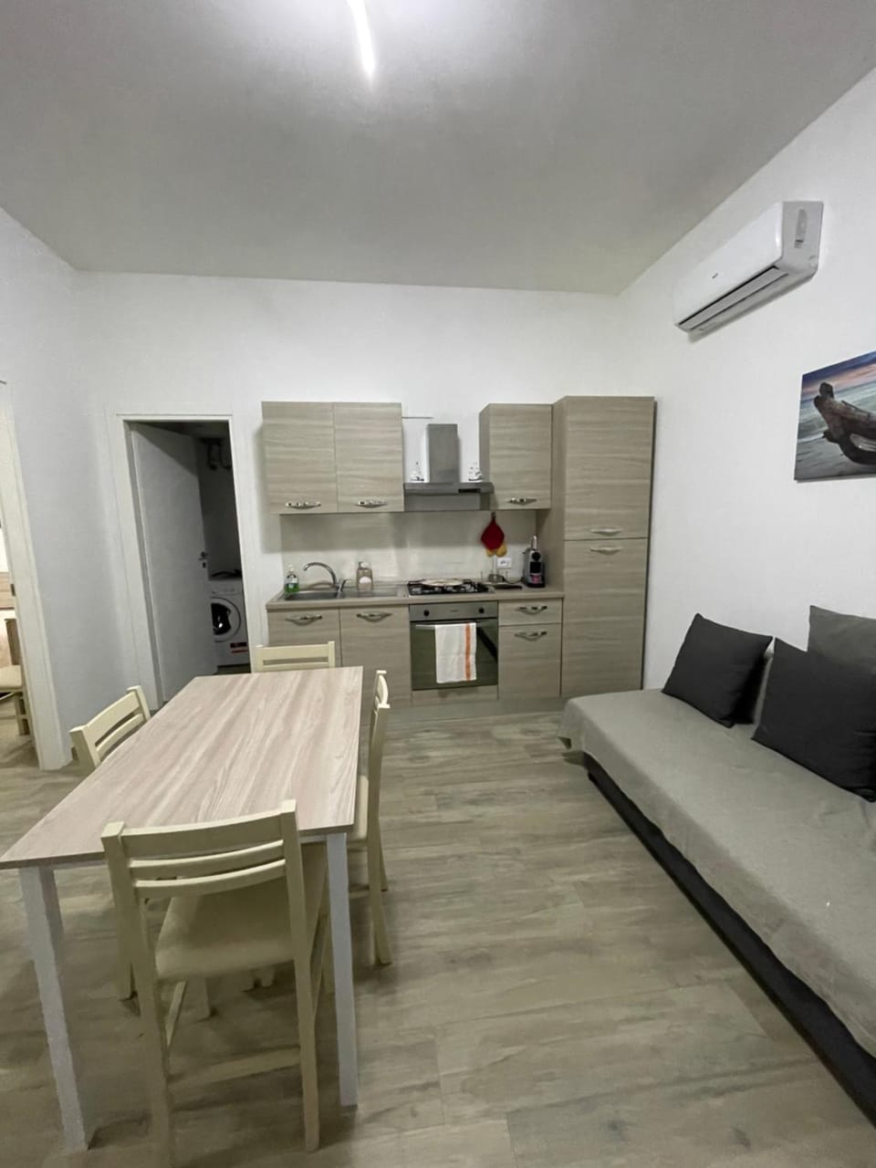 Kitchen or kitchenette, Living room, Seating area, Dining area, pet friendly, stove, air conditioner