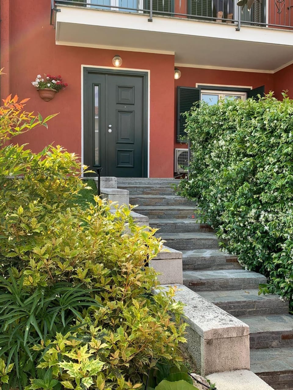 Property building, Facade/entrance, Garden, Garden view