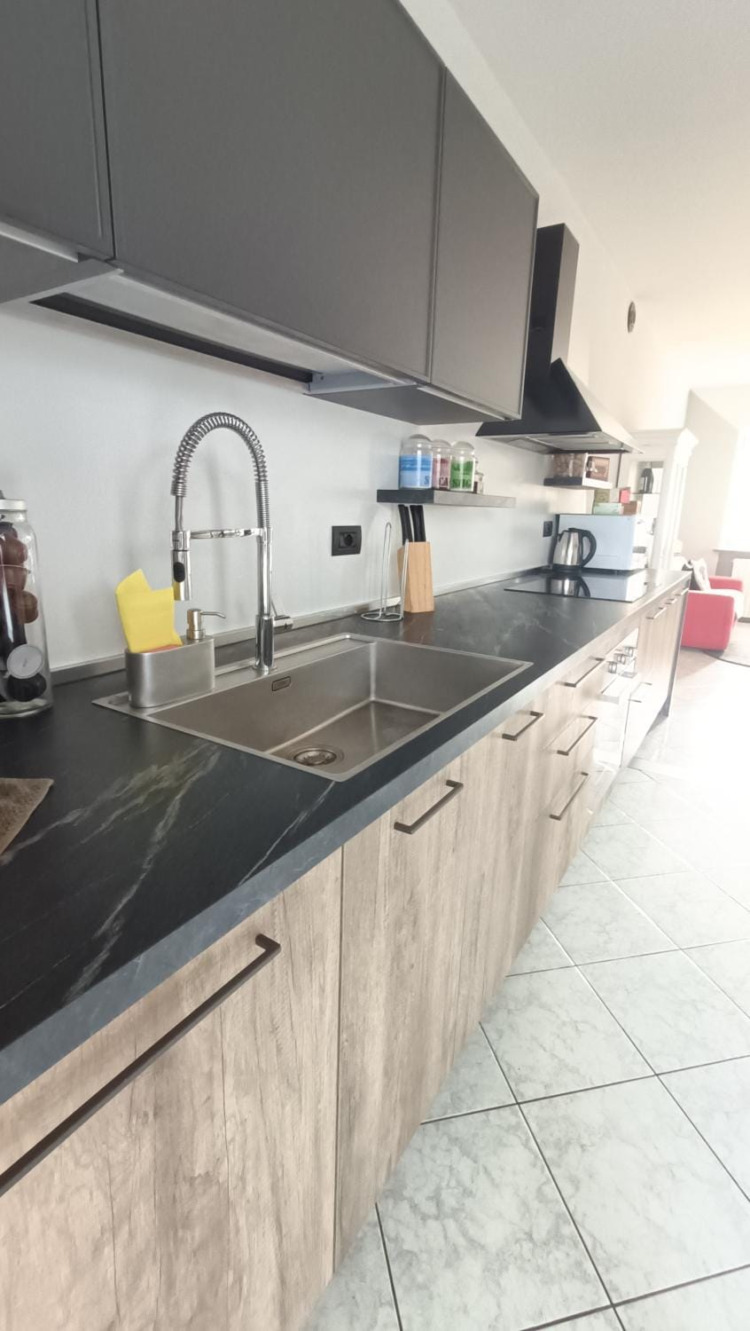 Kitchen or kitchenette, dishwasher, stove