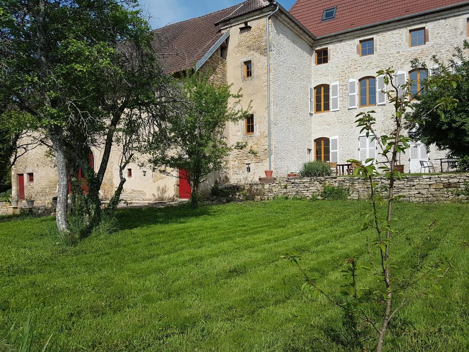Demeure pittoresque en pierres 1741 - 3 étoiles - 12 personnes House in Bourgogne-Franche-Comté