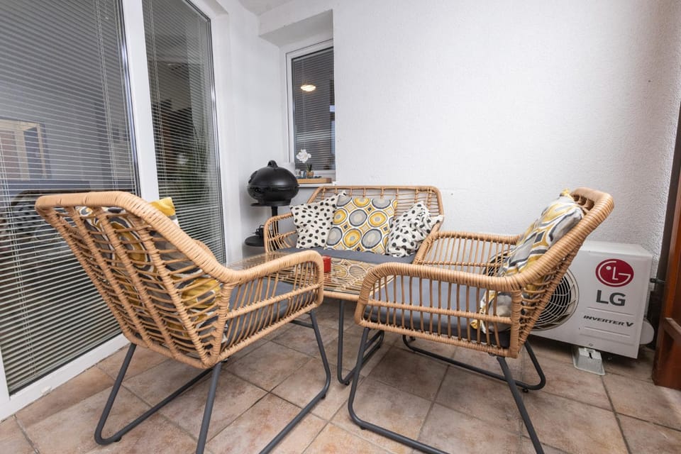 Winter, Summer, Balcony/Terrace