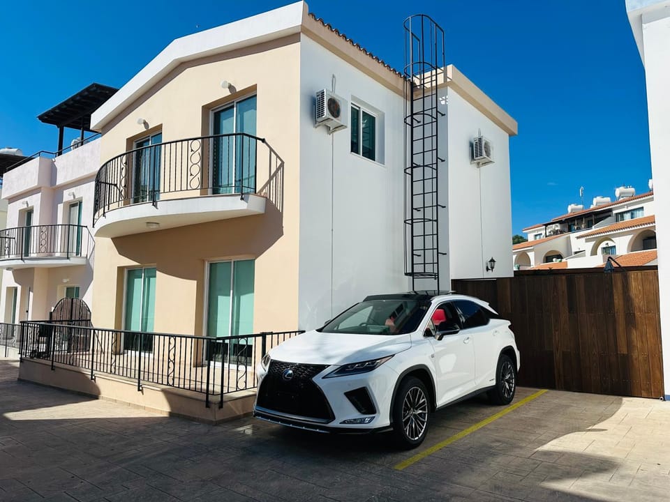 Property building, Facade/entrance, Parking