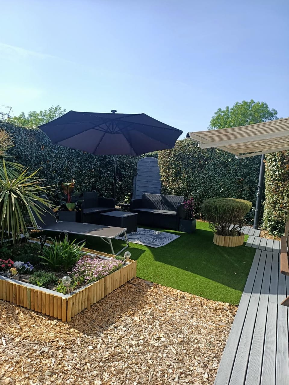 Day, Garden view